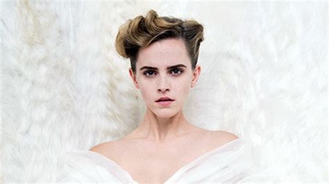 emma watson nudo|Emma Watson goes topless for candid Vanity Fair photos and。